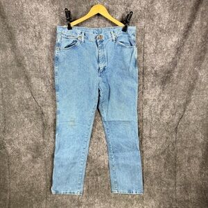 Wrangler Men's Classic Blue Straight Jeans